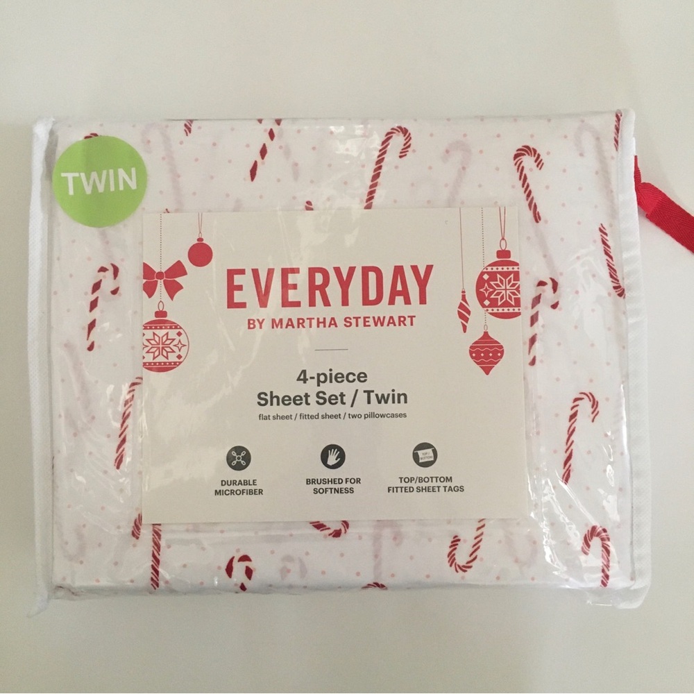 NEW TWIN Size Set 4pc Flat, Fitted, 2 Pillowcases - Candy Canes | Martha Stewart